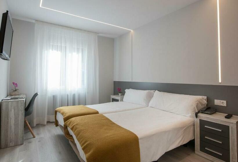 اتاق سوپریور, Evenia Oros