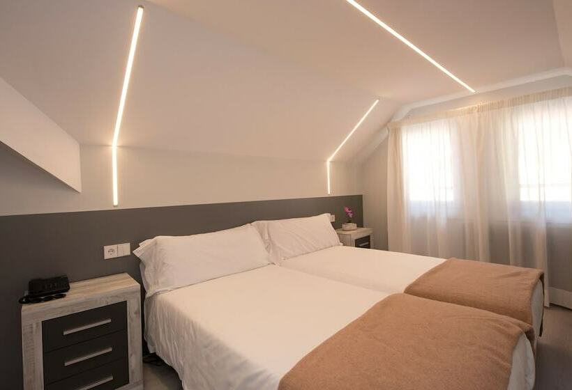 اتاق سوپریور, Evenia Oros