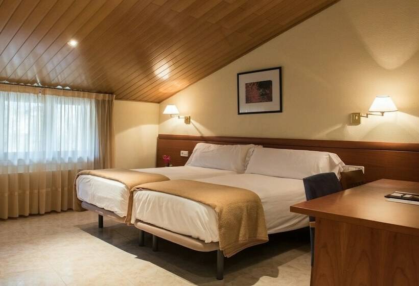 اتاق سوپریور, Evenia Oros