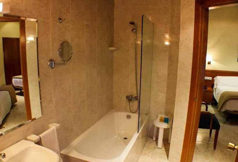 اتاق استاندارد سه نفره, Evenia Oros