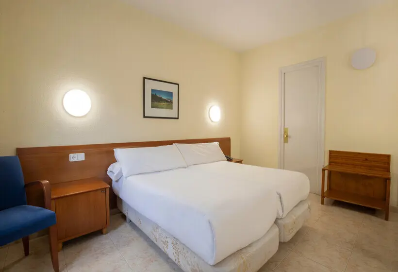 اتاق استاندارد چهار تخته, Oros by Nexta