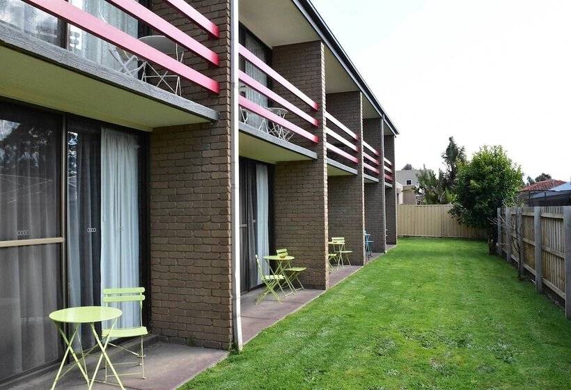 חדר סטנדרט, The Black Bull Motel