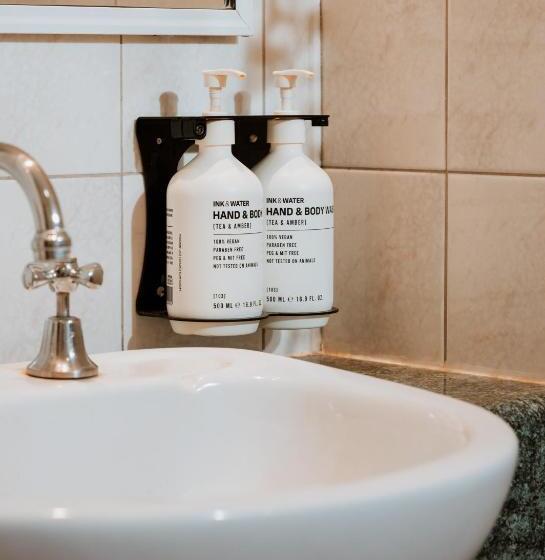 استودیوی استاندارد, Hedland