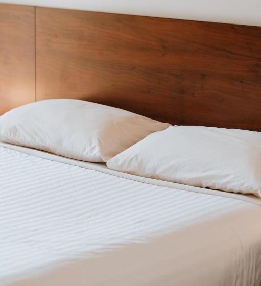 اتاق لوکس با چشمانداز دریا, Hedland