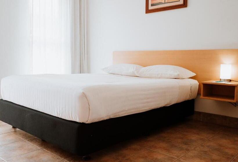 استودیوی استاندارد, Hedland