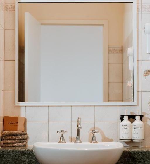 استودیوی استاندارد, Hedland