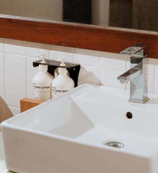 اتاق لوکس با چشمانداز دریا, Hedland