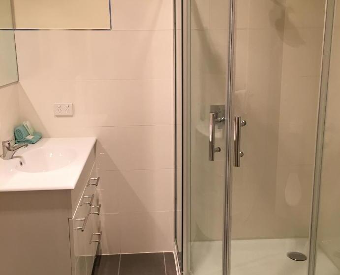 패밀리 룸, Lakeside Motel Waterfront