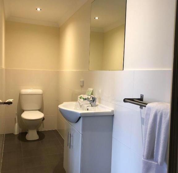 패밀리 룸, Lakeside Motel Waterfront