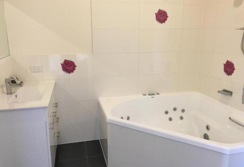 스탠다드 자쿠지 룸, Lakeside Motel Waterfront