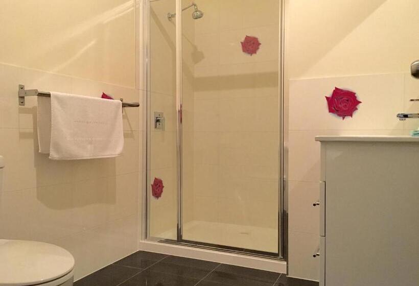 패밀리 룸, Lakeside Motel Waterfront