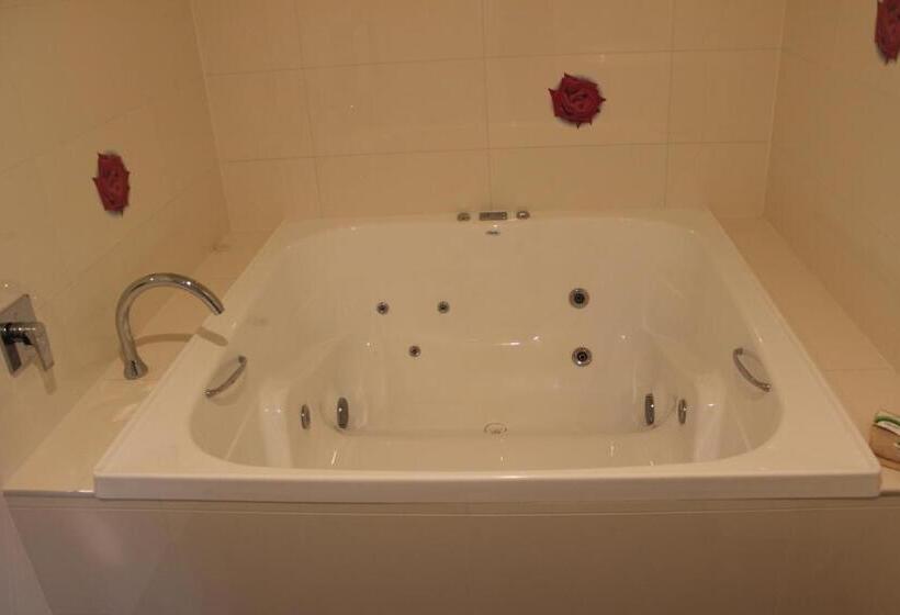 디럭스 자쿠지룸, Lakeside Motel Waterfront