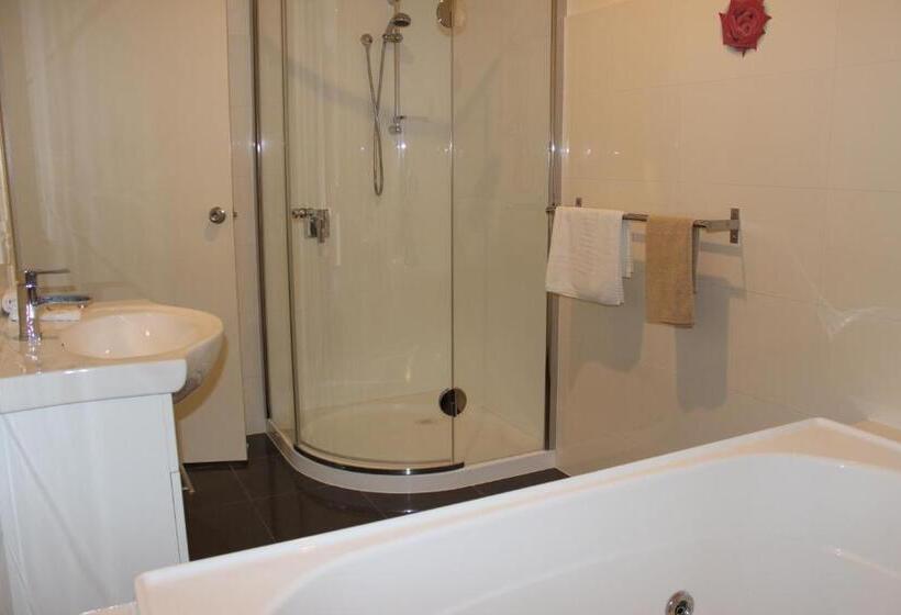 디럭스 자쿠지룸, Lakeside Motel Waterfront