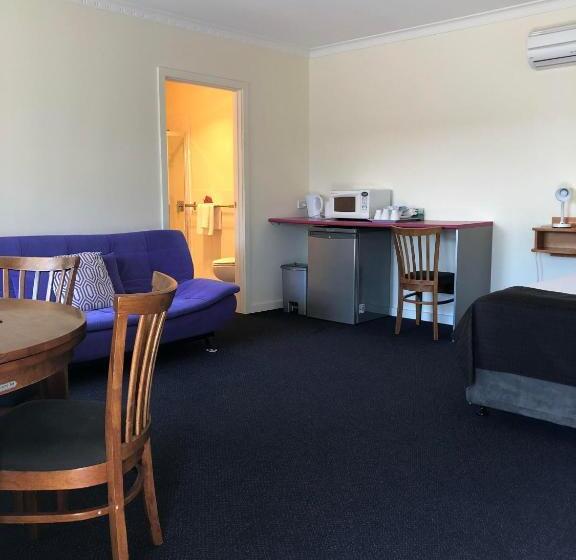 패밀리 룸, Lakeside Motel Waterfront