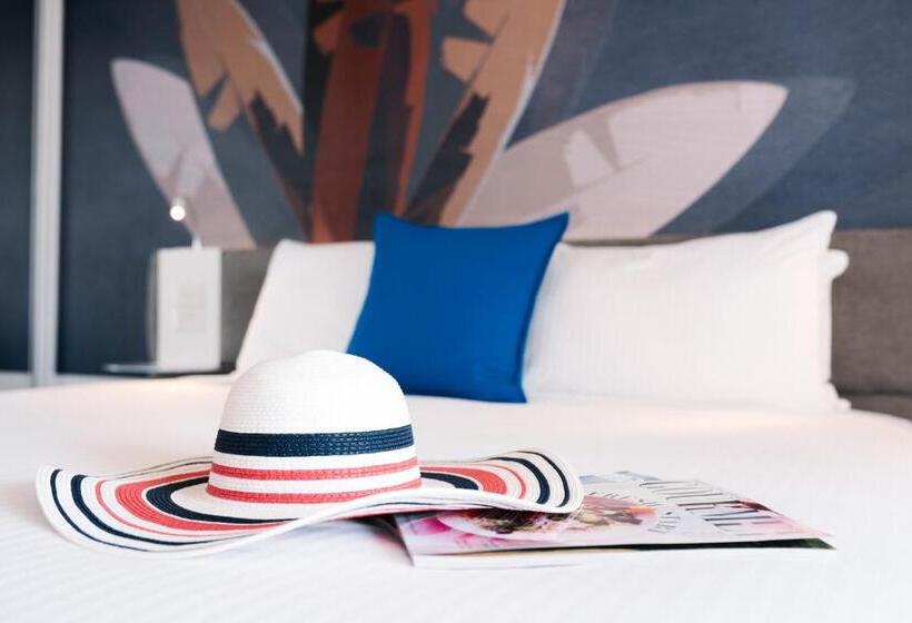 اتاق لوکس با تخت بزرگ, Novotel Surfers Paradise