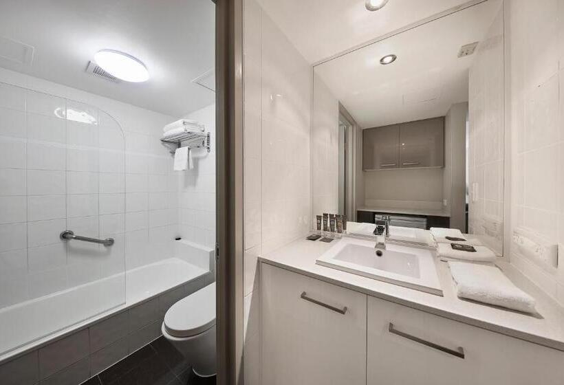 디럭스 룸 킹사이즈 침대, Novotel Surfers Paradise
