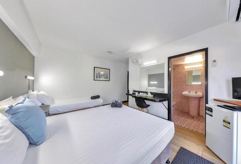اتاق استاندارد سه نفره, Paravista Motel