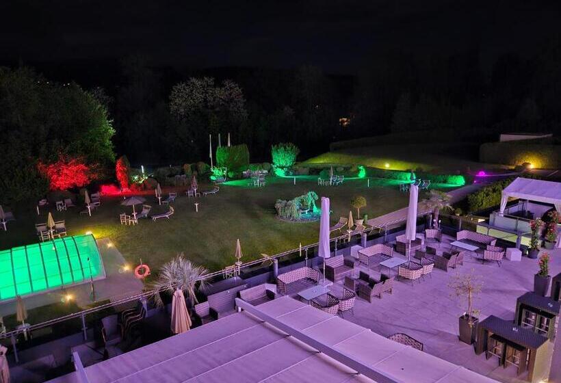 جناح عائلي, Dei Hotel Schönblick