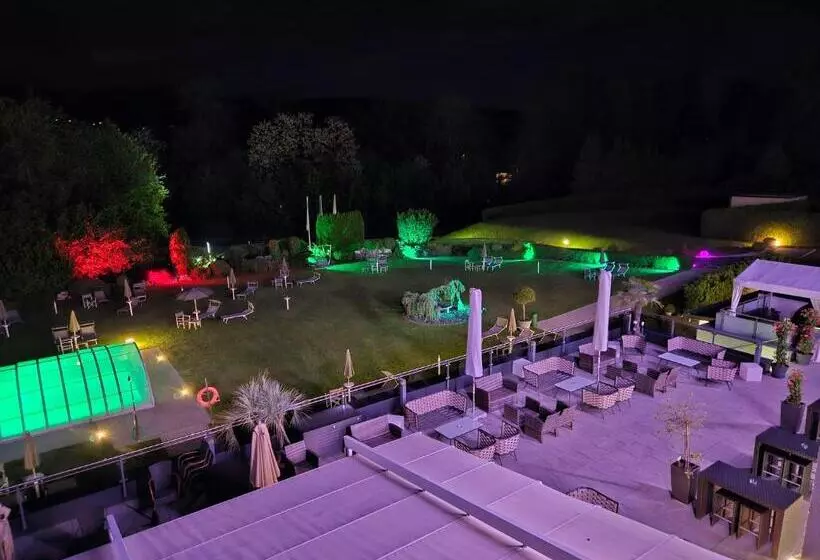 سوییت خانوادگی, Dei Hotel Schönblick