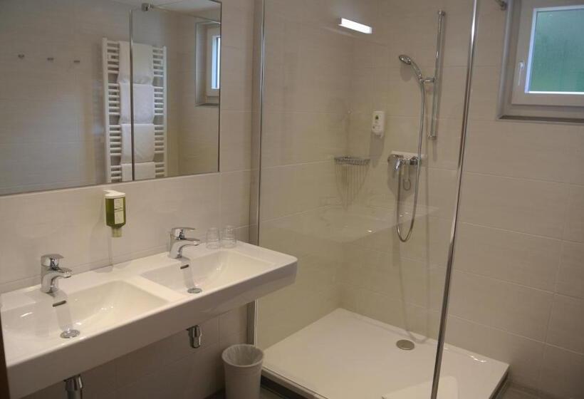 جناح عائلي, Dei Hotel Schönblick