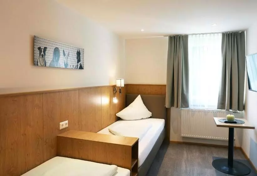 سوییت خانوادگی, Dei Hotel Schönblick
