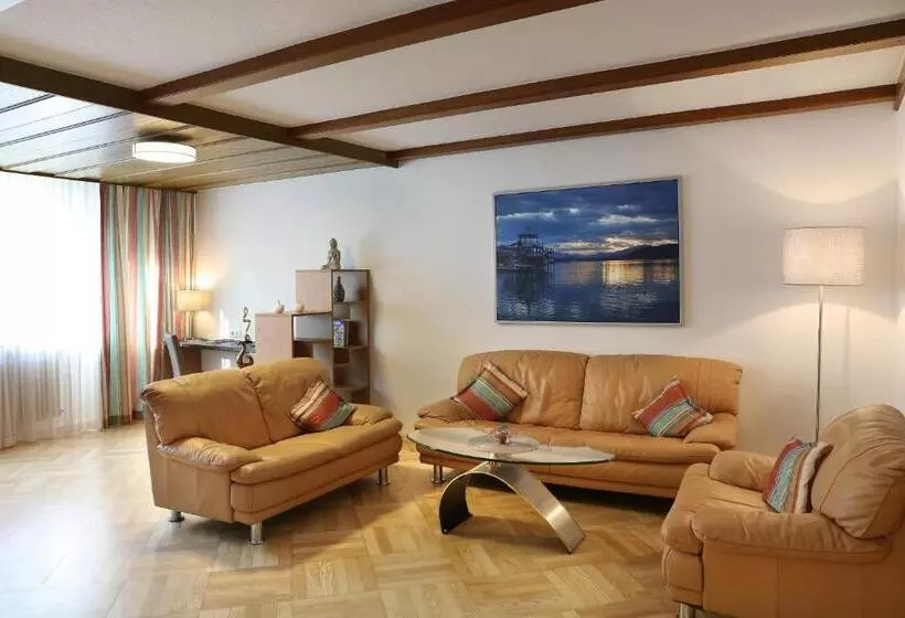 سوییت خانوادگی, Dei Hotel Schönblick