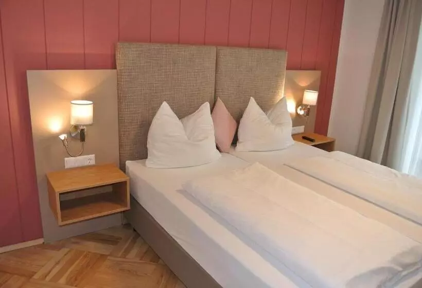 سوییت خانوادگی, Dei Hotel Schönblick