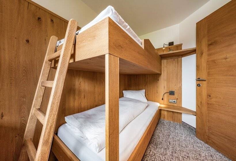 Семейный Номер Вид на Горы, Pramstraller