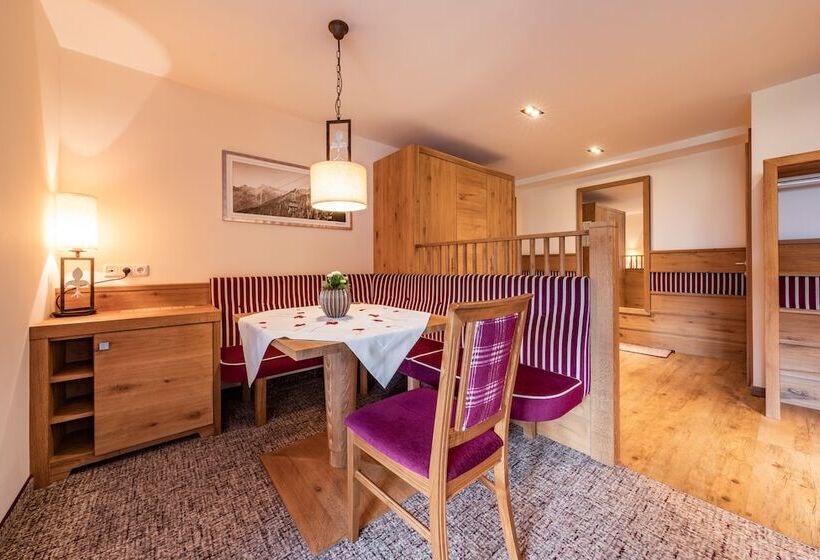 Семейный Номер Вид на Горы, Pramstraller