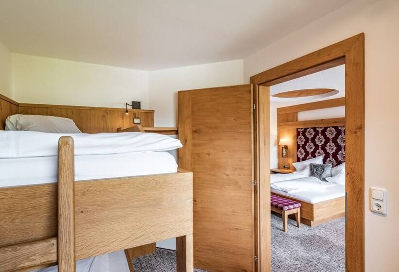 Семейный Номер Вид на Горы, Pramstraller