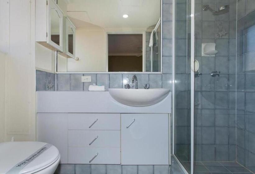 آپارتمان 2 خوابه با بالکن, Surfers Tradewinds