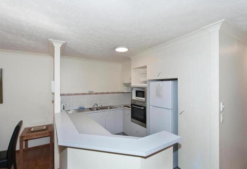 آپارتمان 2 خوابه با بالکن, Surfers Tradewinds