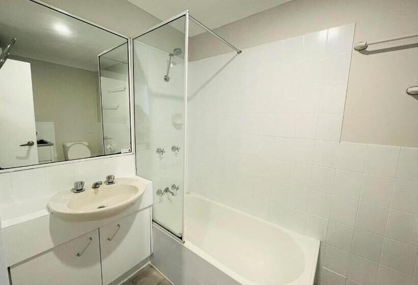 آپارتمان 1 خوابه با چشمانداز استخر, Surfers Tradewinds