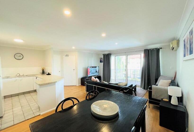 آپارتمان 1 خوابه با چشمانداز استخر, Surfers Tradewinds