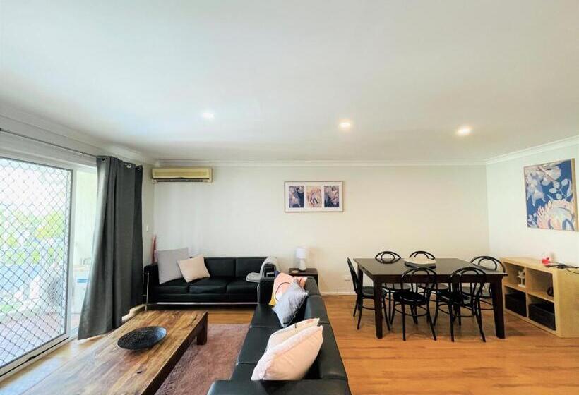 آپارتمان 1 خوابه با چشمانداز استخر, Surfers Tradewinds