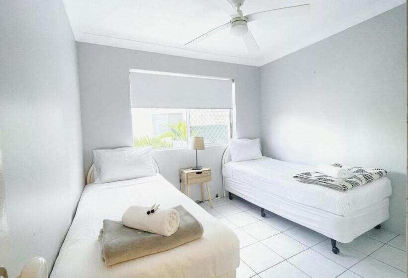 آپارتمان 2 خوابه, Surfers Tradewinds