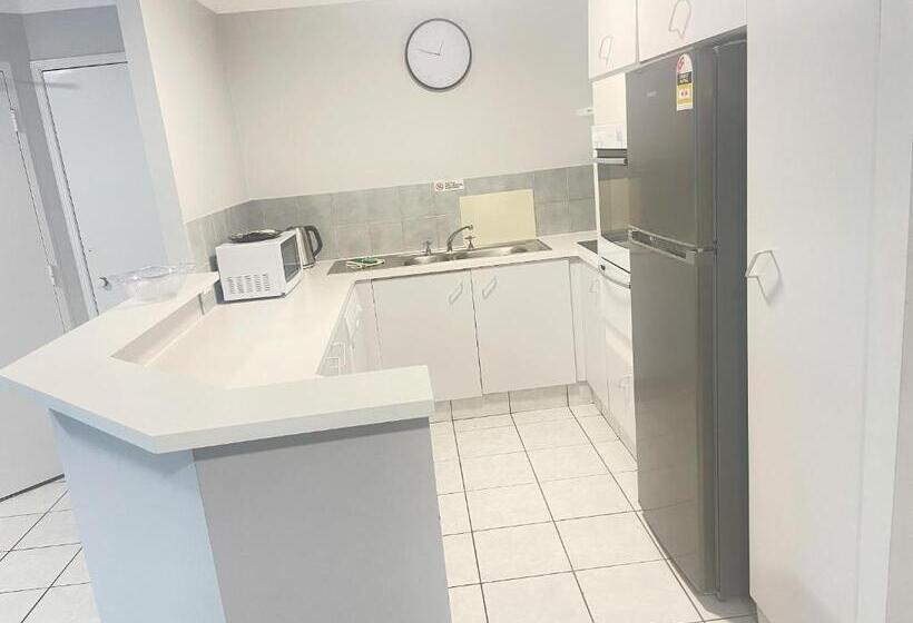 آپارتمان 2 خوابه, Surfers Tradewinds