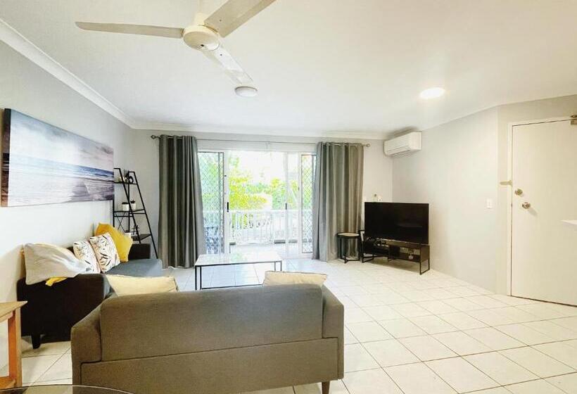 آپارتمان 2 خوابه, Surfers Tradewinds