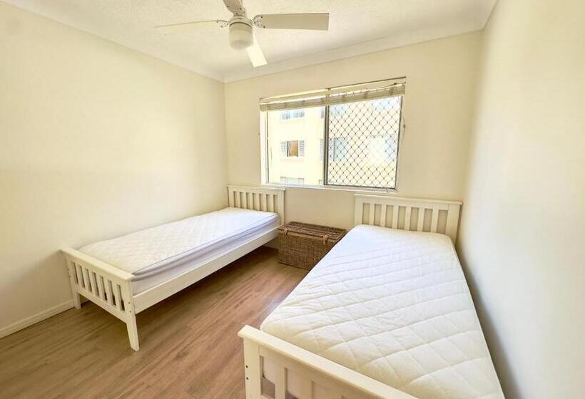 آپارتمان 1 خوابه با بالکن, Surfers Tradewinds