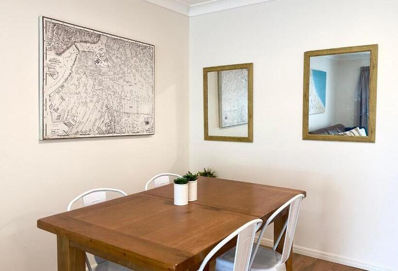 آپارتمان 1 خوابه با بالکن, Surfers Tradewinds