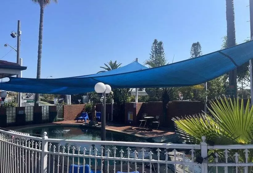１階のスタンダードルーム, Sapphire Palms Motel
