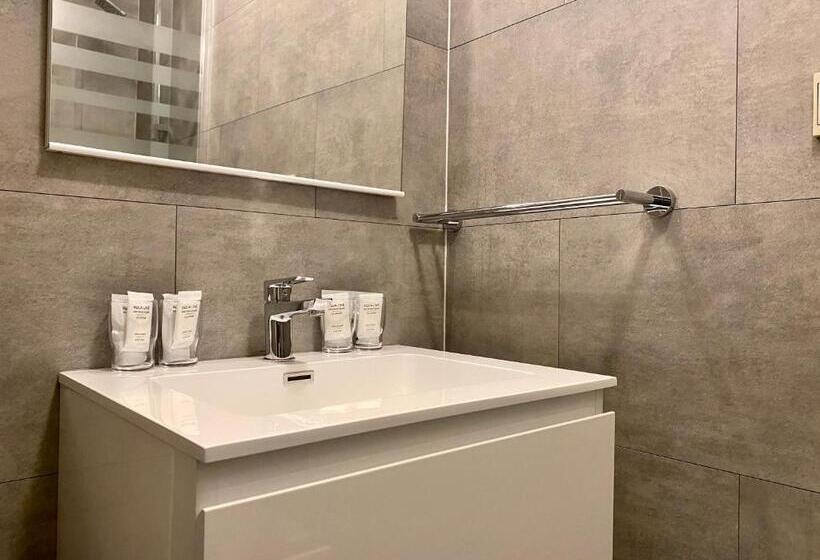 4인용 스탠다드 룸, Montovani