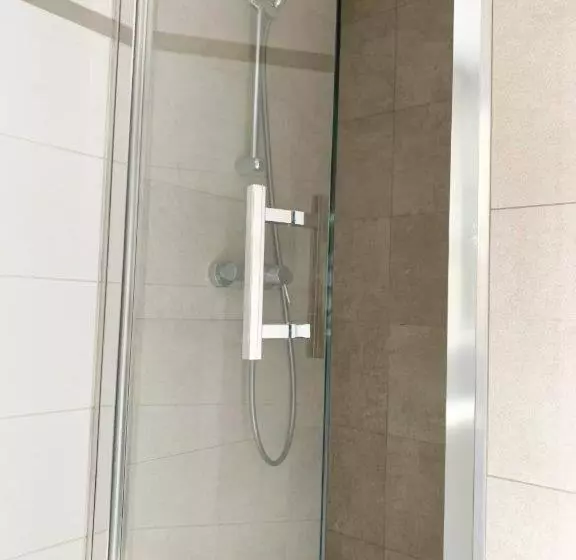 اتاق استاندارد سه نفره, Safestay Brussels Grand Place