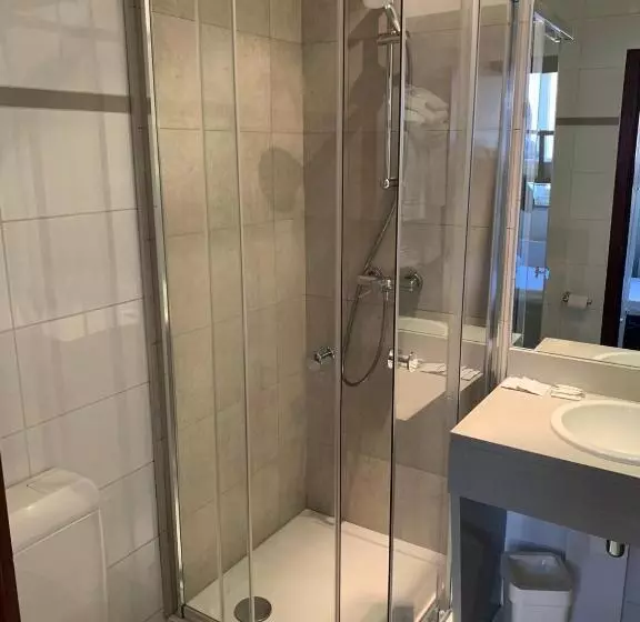 اتاق استاندارد سه نفره, Safestay Brussels Grand Place