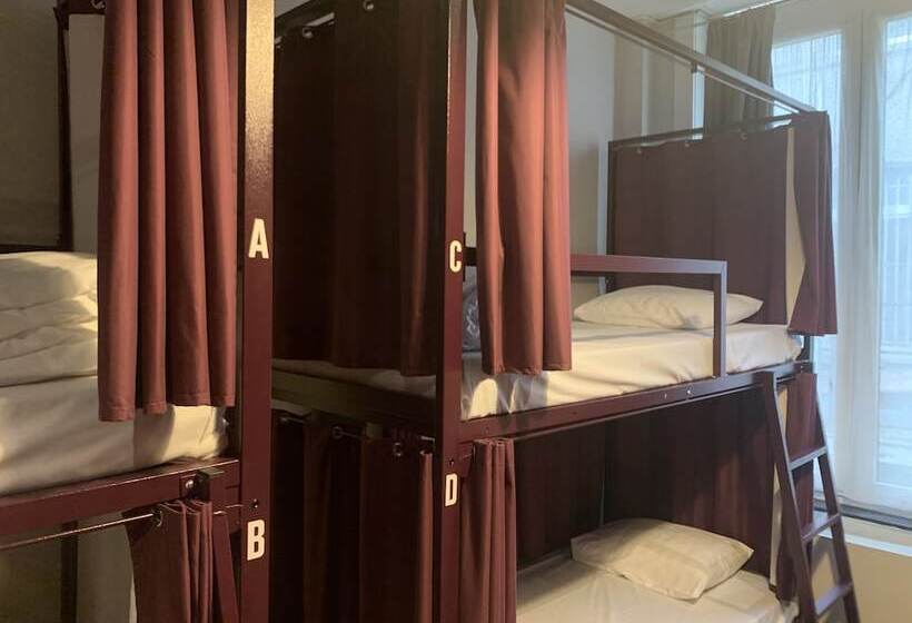 اتاق استاندارد چهار تخته, Safestay Brussels Grand Place