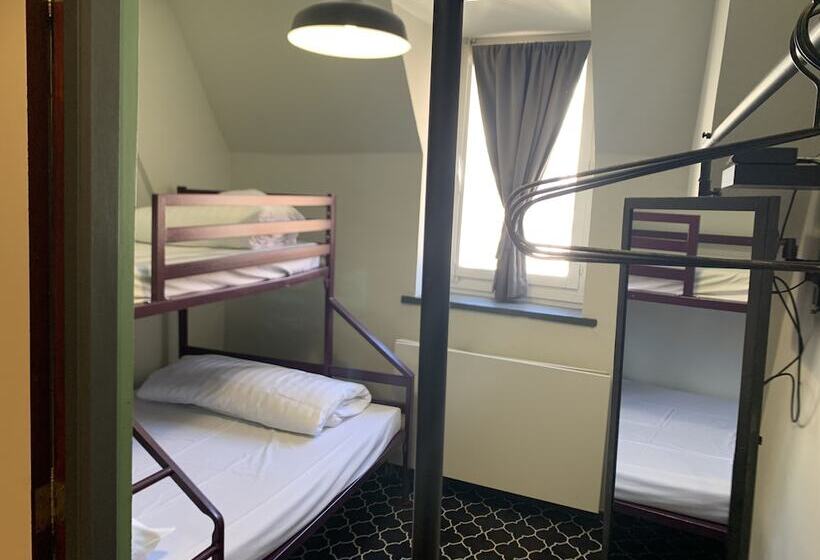 اتاق استاندارد سه نفره, Safestay Brussels Grand Place