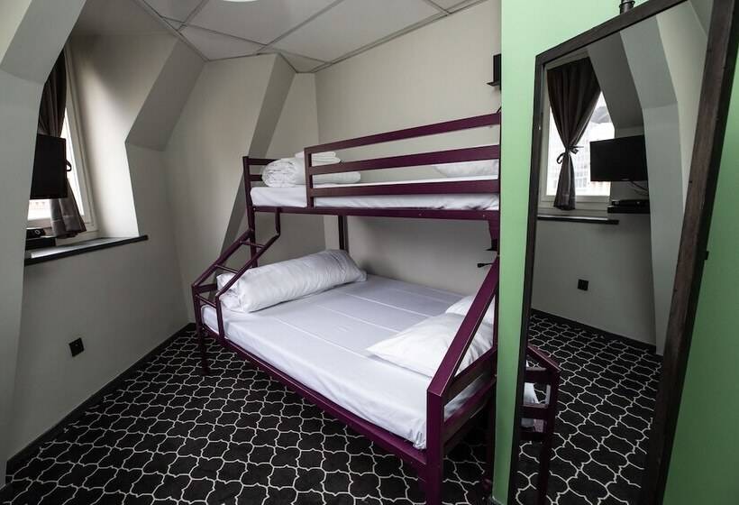 اتاق استاندارد سه نفره, Safestay Brussels Grand Place