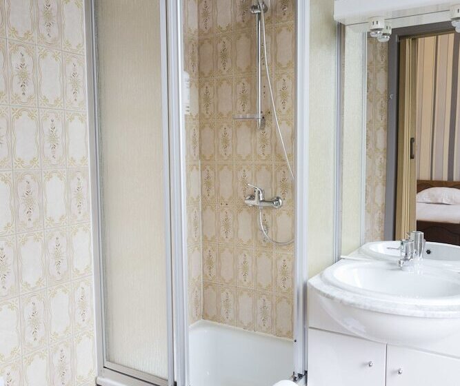 スタンダードルーム, Station