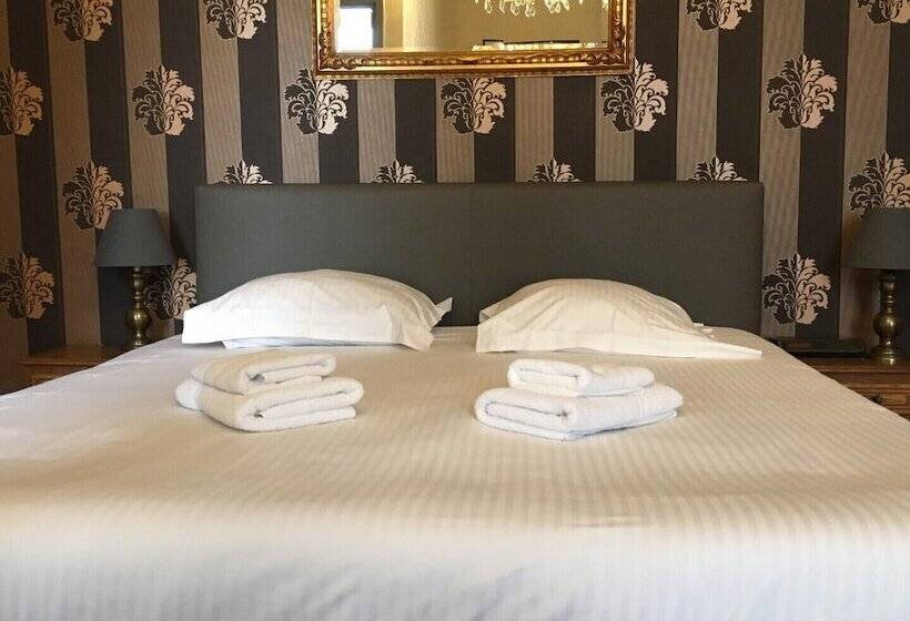 デラックスルーム, Station