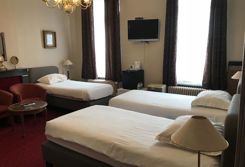 スタンダードトリプルルーム, Station